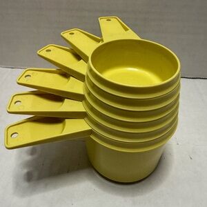 Tupperware Measuring Cup Set of 6 Yellow Nesting Round Classic 761-766 Retro Vtg
